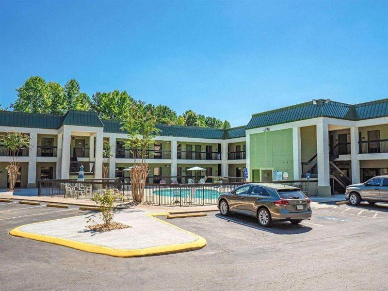 Quality Inn & Suites Near Six Flags - Austell Exterior photo